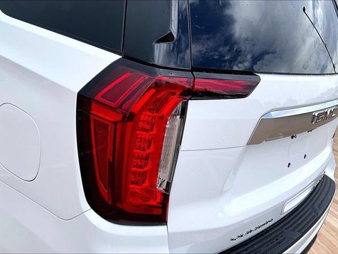 Used 2021 GMC Yukon Denali w/ Denali Premium Package AWD/4WD image 29