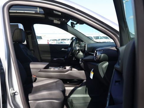 New 2026 Chevrolet Equinox LT w/ Convenience Package II image 43