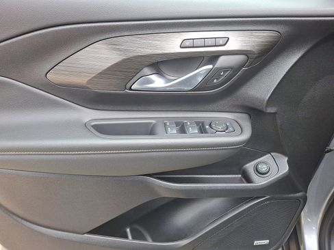 Used 2024 GMC Terrain SLT w/ Infotainment Package II image 12