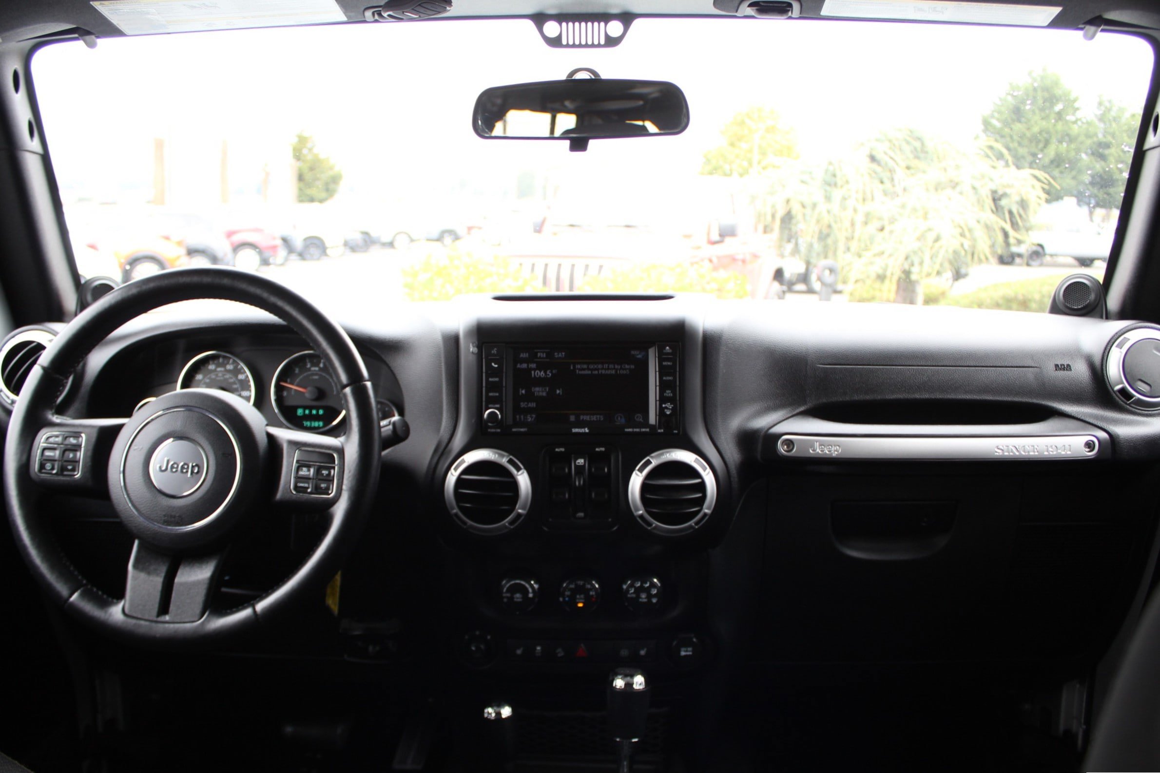 Used 2012 Jeep Wrangler Unlimited Sahara w/ Connectivity Group AWD/4WD image 24