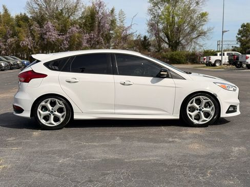 Used 2017 Ford Focus ST image 10