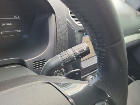 Used 2017 Ford Explorer XLT w/ Equipment Group 201A FWD image 23