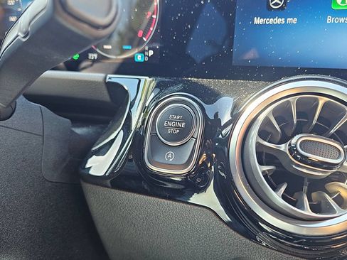 Used 2025 Mercedes-Benz GLA 250 image 25
