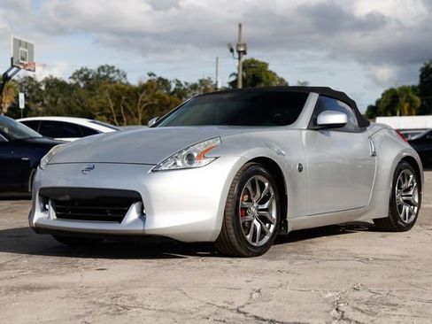 Used 2010 Nissan 370Z Touring image 4