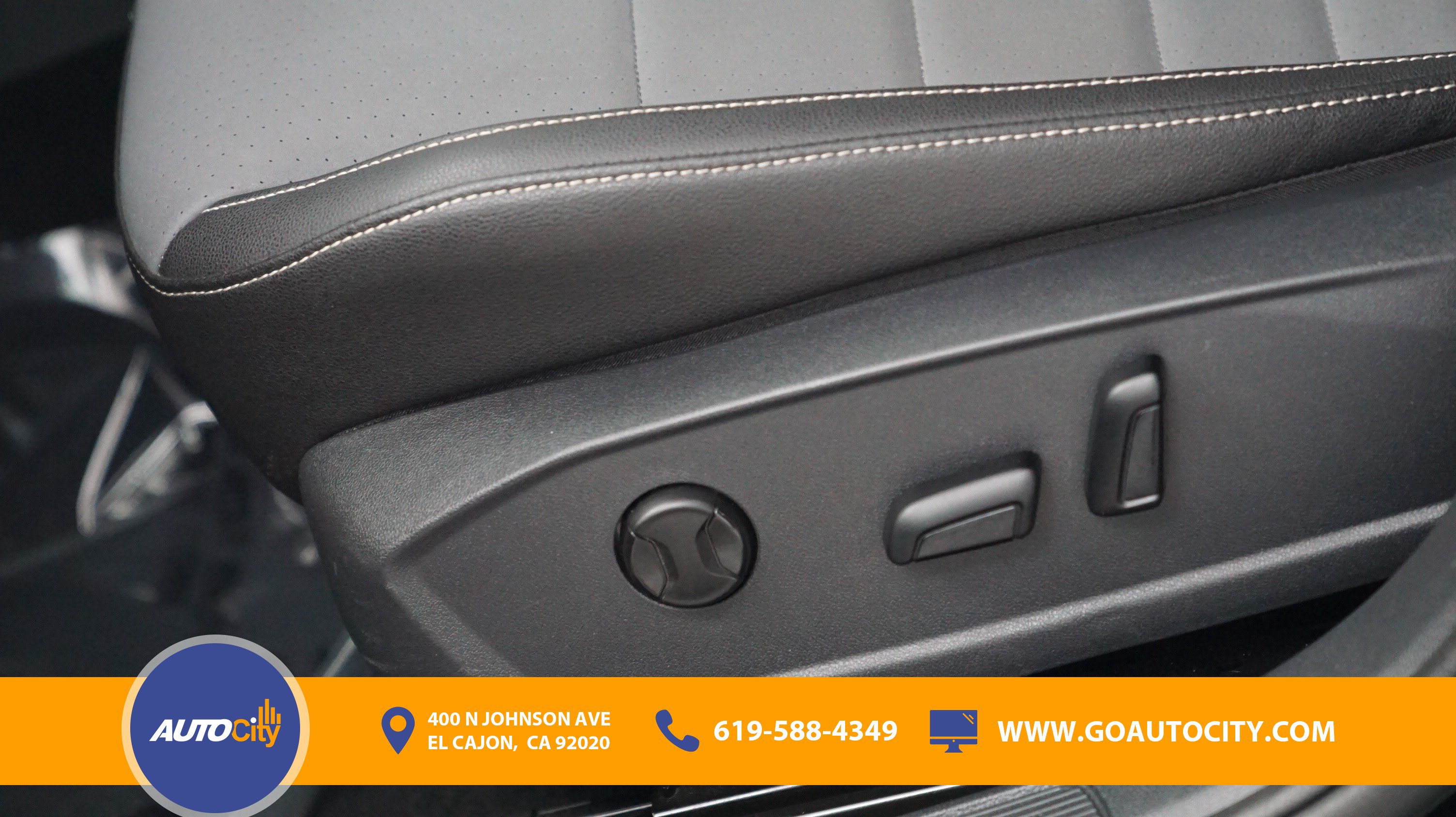 Used 2025 Volkswagen Jetta SE FWD image 17