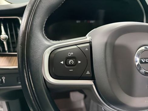 Used 2021 Volvo XC60 T5 Momentum w/ Premium Package image 16