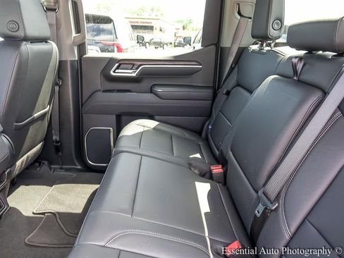 Used 2025 GMC Sierra 1500 SLT AWD/4WD image 12