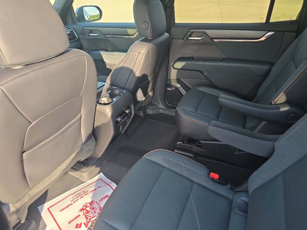 Used 2024 GMC Acadia AT4 w/ Luxury Package AWD/4WD image 10