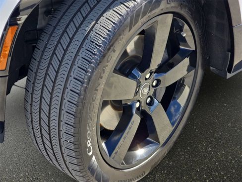 Used 2023 Land Rover Defender 130 X-Dynamic SE image 34