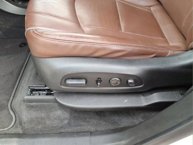 Used 2020 Buick Enclave Avenir w/ Avenir Technology Package AWD/4WD image 17