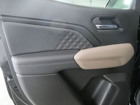 New 2026 GMC Canyon Denali w/ LPO, Denali Black Edition image 17