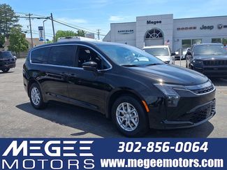 New 2027 Chrysler Pacifica Select FWD video 1