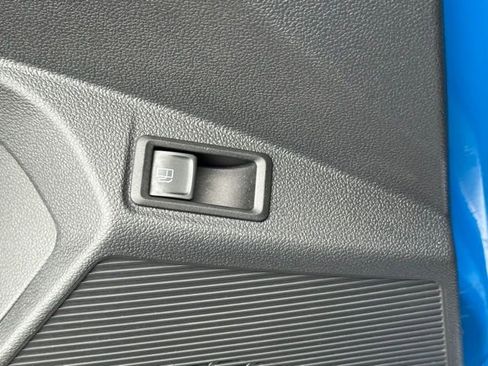 Certified 2024 Volkswagen Taos SE FWD image 25