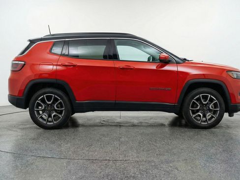 Used 2025 Jeep Compass Trailhawk image 11