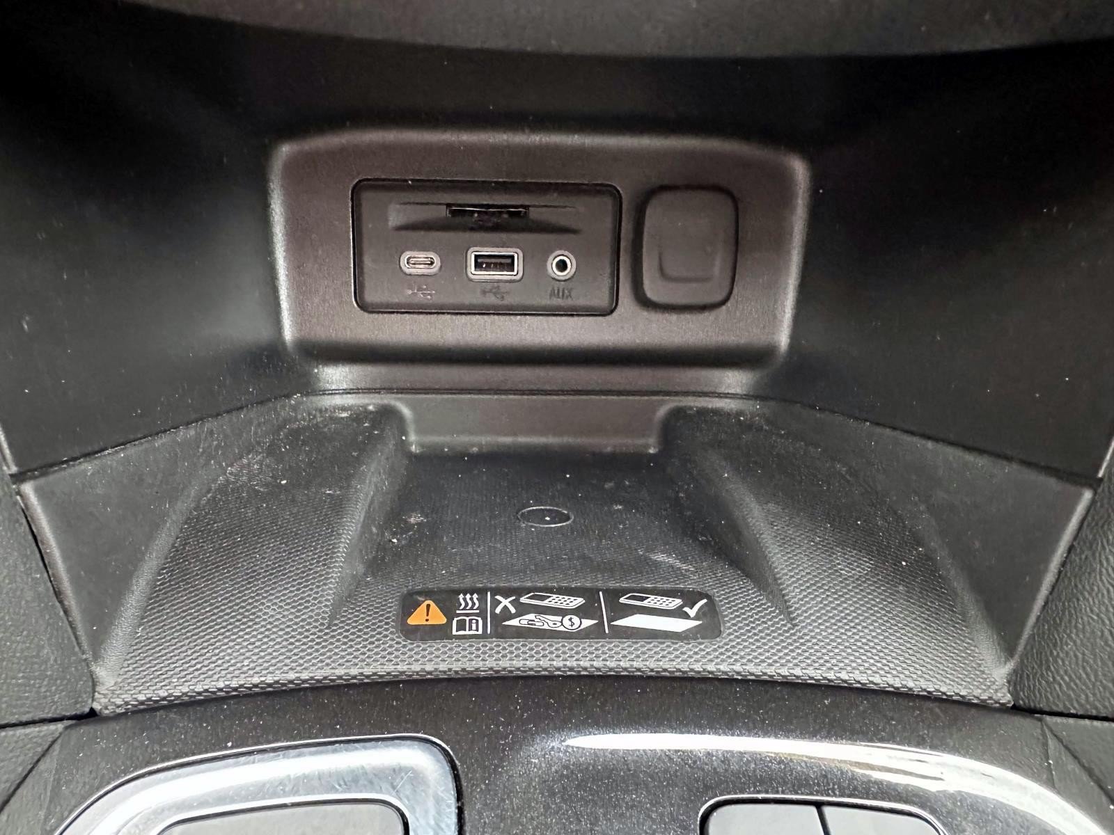 Used 2023 Chevrolet Equinox Premier AWD/4WD image 25