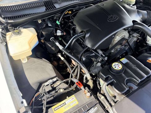 Used 2001 Lincoln Town Car Executive RWD image 12