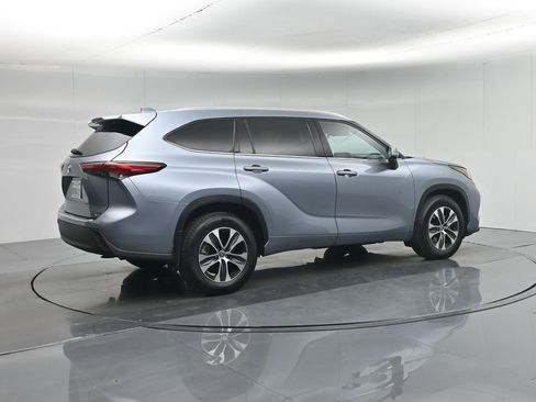 Used 2021 Toyota Highlander XLE FWD image 30
