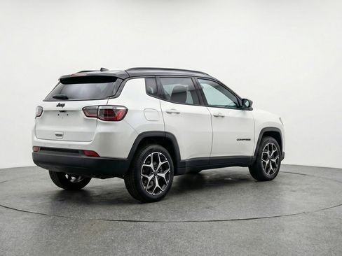 Used 2025 Jeep Compass Limited image 9