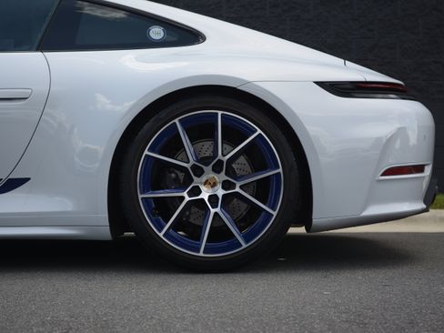 Certified 2026 Porsche 911 Carrera T RWD image 43