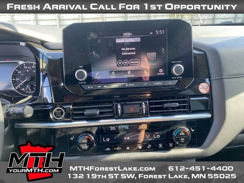 Used 2024 Nissan Pathfinder SV FWD image 13