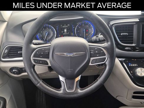 Used 2020 Chrysler Pacifica Touring-L FWD image 20