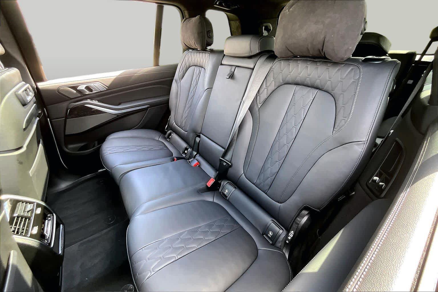 Used 2022 BMW X7 M50i w/ Cold Weather Package AWD/4WD image 19