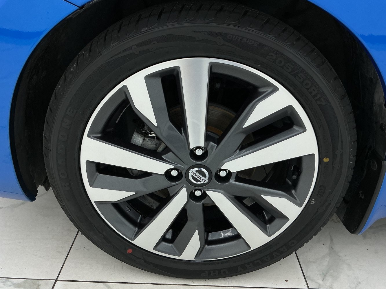 Used 2020 Nissan Versa SR w/ Convenience Package FWD image 44