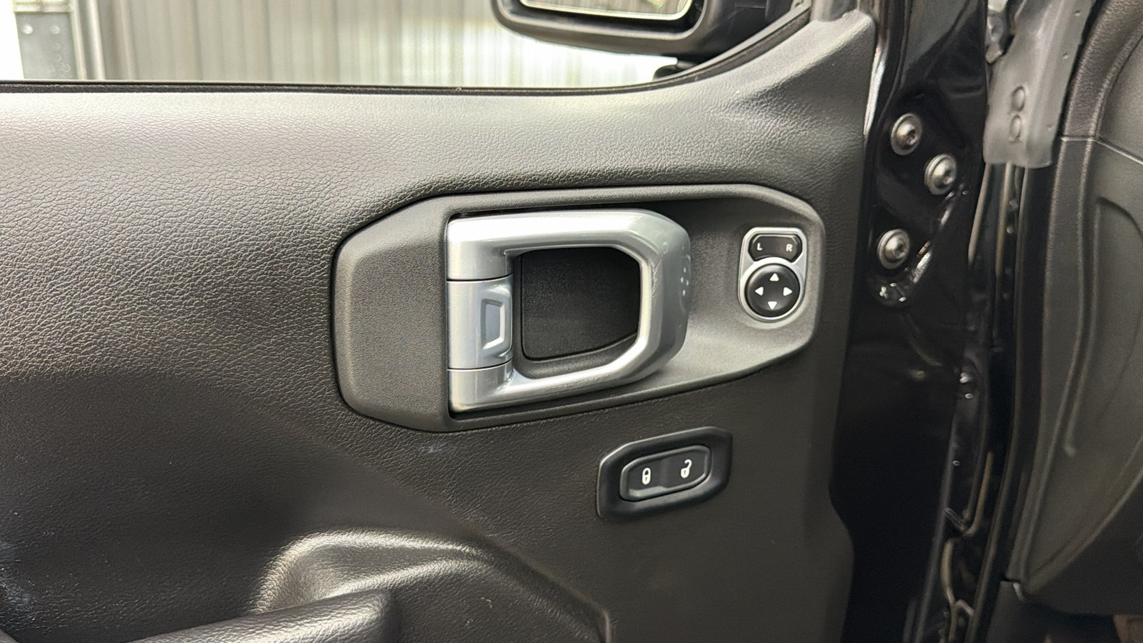 Used 2024 Jeep Wrangler Unlimited AWD/4WD image 26