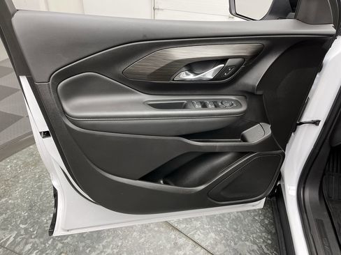 Certified 2024 GMC Terrain SLE w/ Driver Convenience Package image 7