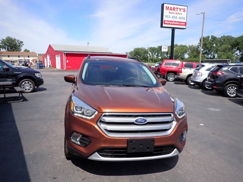 Used 2017 Ford Escape SE w/ Equipment Group 201A AWD/4WD image 2