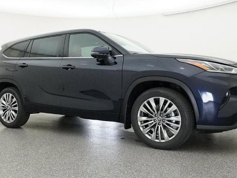 New 2026 Toyota Highlander Platinum AWD/4WD image 14