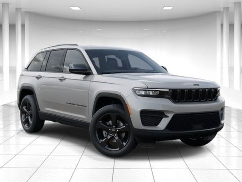 New 2025 Jeep Grand Cherokee Altitude image 5