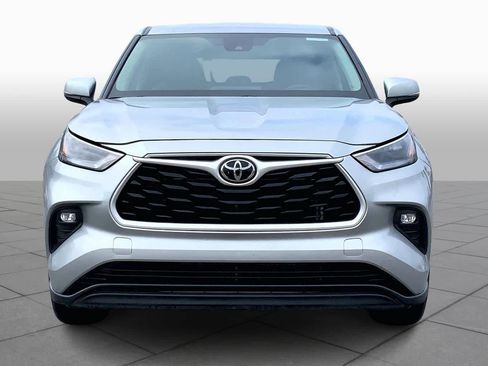 Certified 2024 Toyota Highlander LE image 4