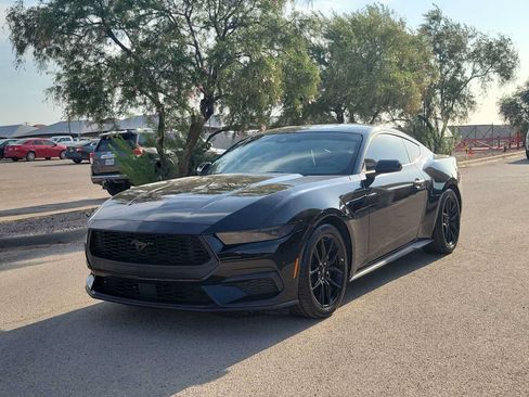 Used 2025 Ford Mustang Coupe RWD image 4