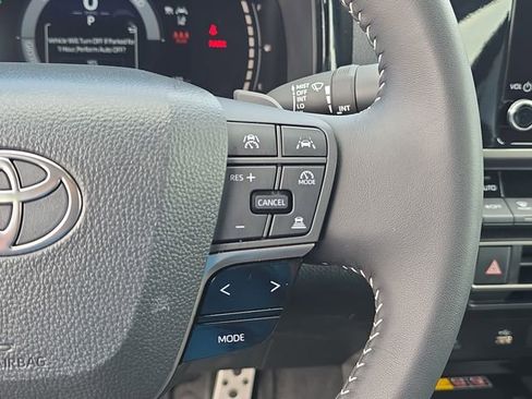 Used 2026 Toyota Camry SE w/ Convenience Package FWD image 18