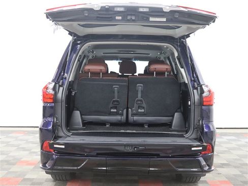 Used 2019 Lexus LX 570 4WD w/ Luxury Package image 8
