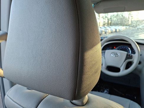 Used 2014 Toyota Sienna XLE w/ Entertainment Package image 13