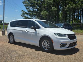 New 2026 Chrysler Pacifica Select FWD video 2