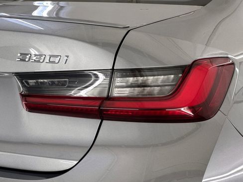 Used 2023 BMW 330i Sedan w/ M Sport Package image 13