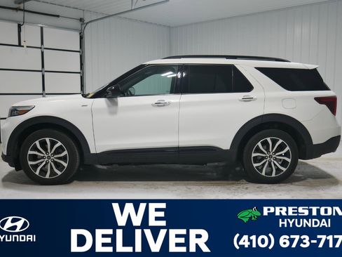 Used 2023 Ford Explorer ST-Line w/ Class IV Trailer Tow Package image 8