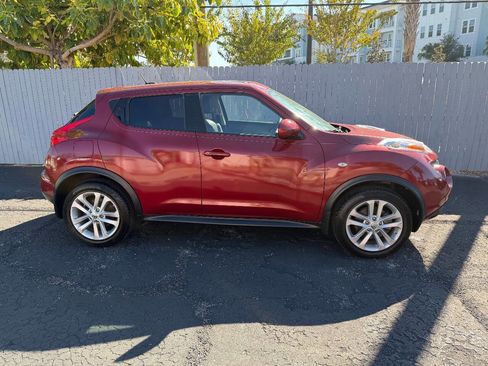 Used 2013 Nissan Juke SL w/ Interior Illumination Pkg image 2