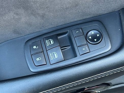 Used 2019 Dodge Challenger SRT Hellcat image 12