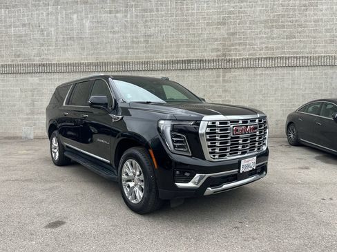Used 2025 GMC Yukon XL Denali AWD/4WD image 3