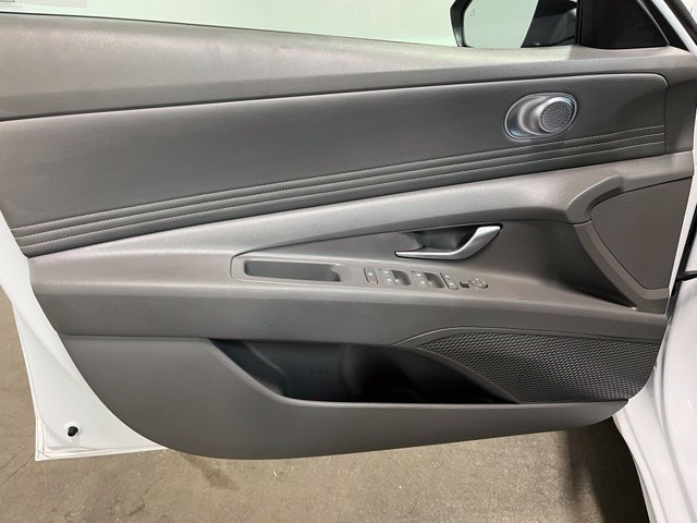 Used 2025 Hyundai Elantra SEL FWD image 21