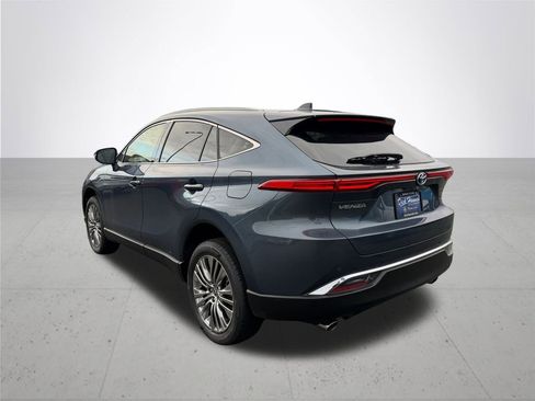 Used 2022 Toyota Venza XLE image 8