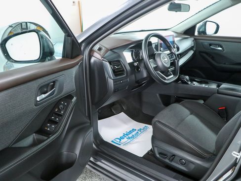 Used 2023 Nissan Rogue SV FWD image 3