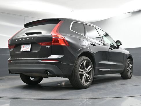 Used 2021 Volvo XC60 T5 Momentum w/ Premium Package image 25