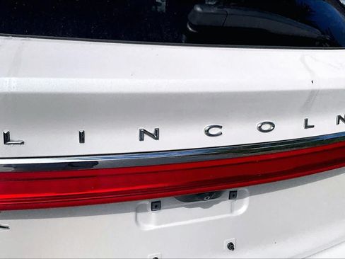 Used 2017 Lincoln MKX Reserve w/ Driver Assistance Package FWD image 35