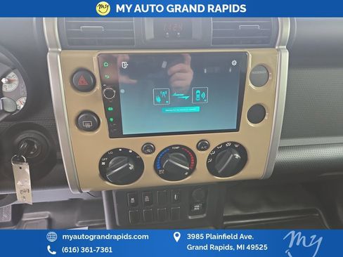 Used 2014 Toyota FJ Cruiser 2WD image 29