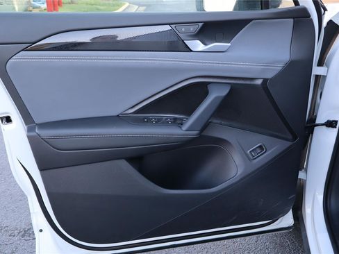 New 2026 Volkswagen Tiguan SE R-Line image 12